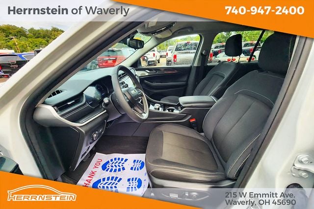 2023 Jeep Grand Cherokee Laredo 4x4