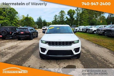 2023 Jeep Grand Cherokee Laredo 4x4