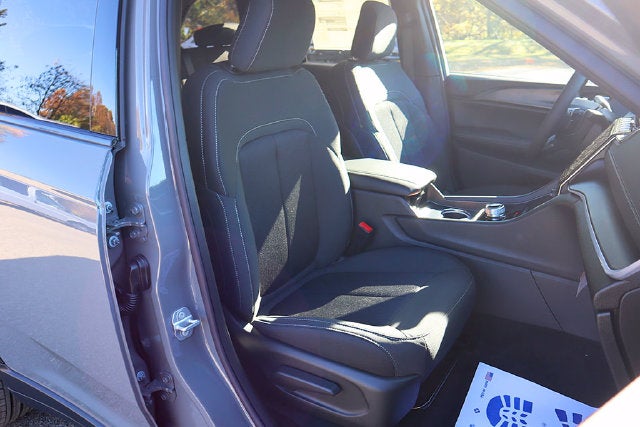 2027 Jeep Grand Cherokee GRAND CHEROKEE LAREDO 4X4