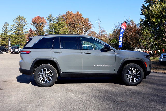 2027 Jeep Grand Cherokee GRAND CHEROKEE LAREDO 4X4