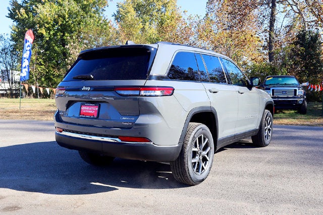 2027 Jeep Grand Cherokee GRAND CHEROKEE LAREDO 4X4