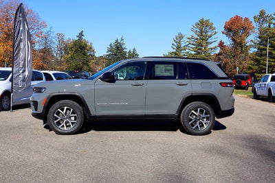 2027 Jeep Grand Cherokee GRAND CHEROKEE LAREDO 4X4
