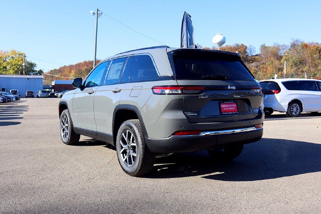 2027 Jeep Grand Cherokee GRAND CHEROKEE LAREDO 4X4