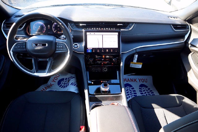 2027 Jeep Grand Cherokee GRAND CHEROKEE LAREDO 4X4