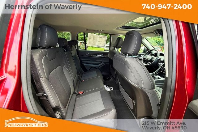 2023 Jeep Grand Cherokee Laredo 4x4