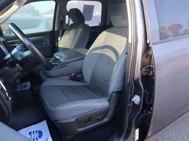 2017 RAM 1500 Big Horn Crew Cab 4x4 5'7' Box