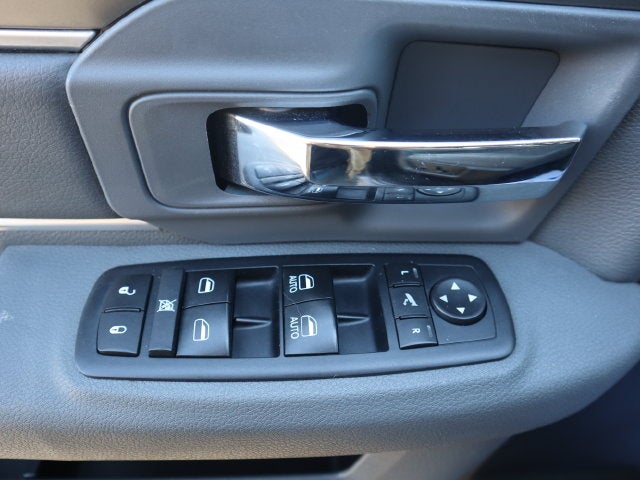 2017 RAM 1500 Big Horn Crew Cab 4x4 5'7' Box