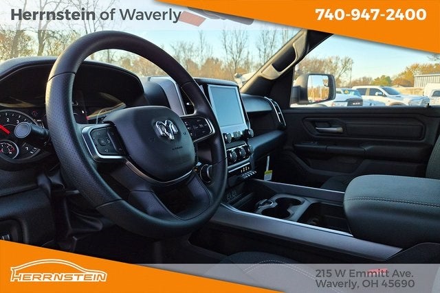 2025 RAM 1500 Tradesman Crew Cab 4x4 5'7' Box