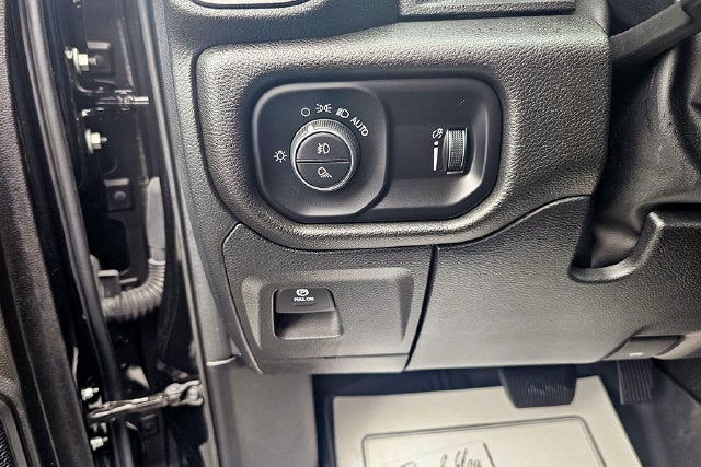 2024 RAM 1500 Tradesman Crew Cab 4x4 5'7' Box