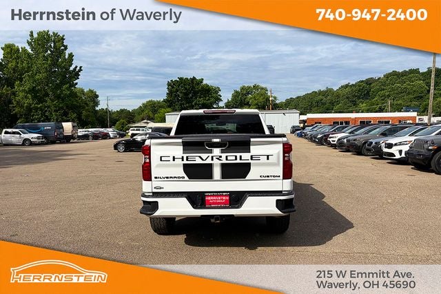 2023 Chevrolet Silverado 1500 4WD Crew Cab Short Bed Custom