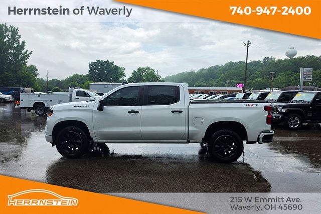 2023 Chevrolet Silverado 1500 4WD Crew Cab Short Bed Custom