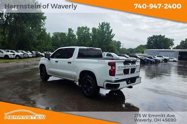 2023 Chevrolet Silverado 1500 4WD Crew Cab Short Bed Custom
