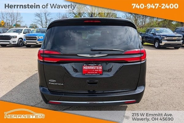 2022 Chrysler Pacifica Touring L in Chillicothe, OH - Herrnstein Auto Group