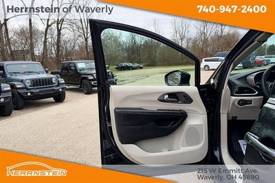 2022 Chrysler Pacifica Touring L