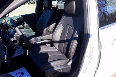2027 Chrysler Pacifica PACIFICA SELECT