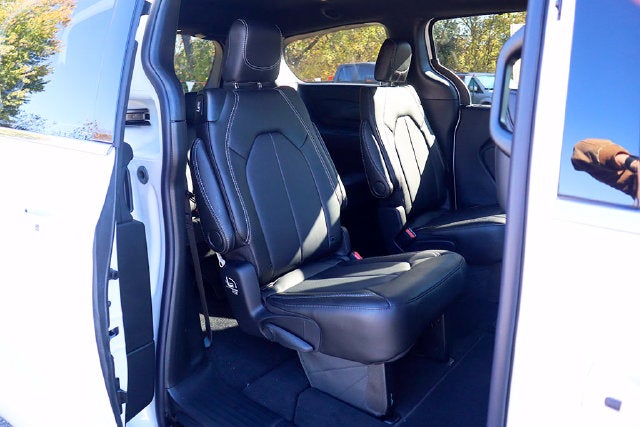 2027 Chrysler Pacifica PACIFICA SELECT