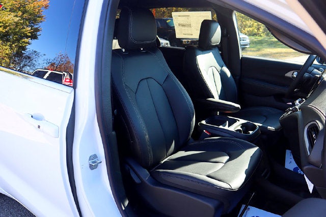 2027 Chrysler Pacifica PACIFICA SELECT