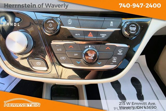 2022 Chrysler Voyager LX