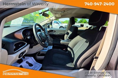2022 Chrysler Voyager LX