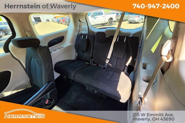 2022 Chrysler Voyager LX