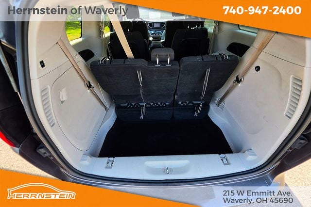 2022 Chrysler Voyager LX