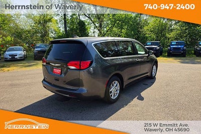 2022 Chrysler Voyager LX