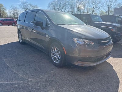 2022 Chrysler Voyager LX