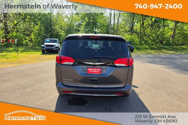 2022 Chrysler Voyager LX