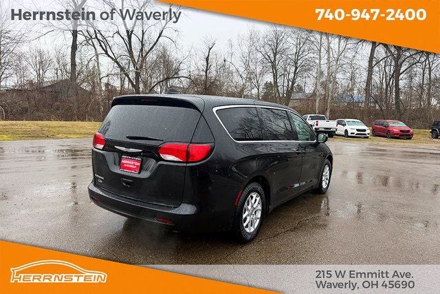 2023 Chrysler Voyager LX