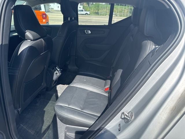 2024 Volvo XC40 B5 Plus Dark Theme