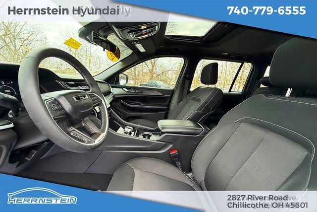 2025 Jeep Grand Cherokee Laredo