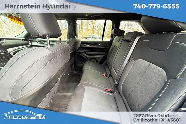 2025 Jeep Grand Cherokee Laredo