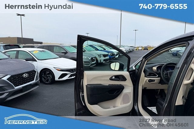 2023 Chrysler Pacifica Touring L