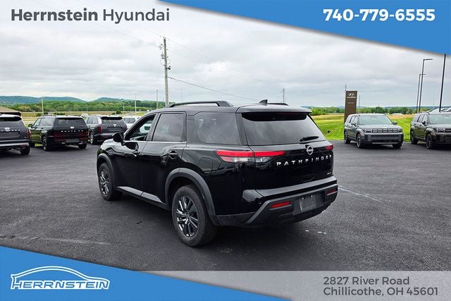 2025 Nissan Pathfinder SV
