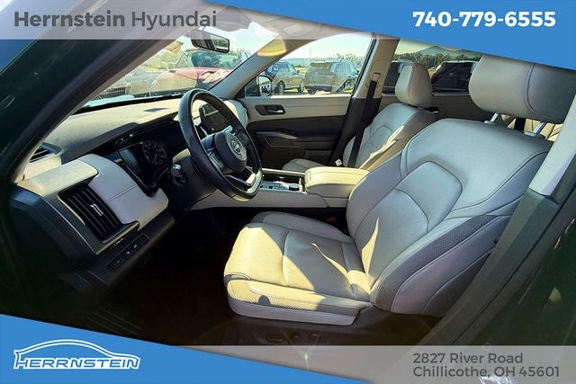 2024 Nissan Pathfinder SL