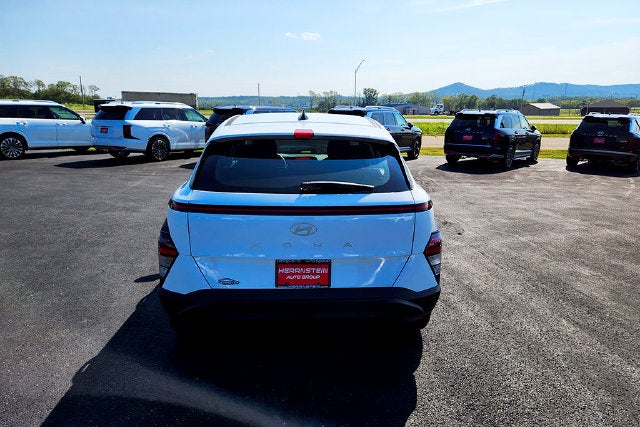 2027 Hyundai Kona SE FWD