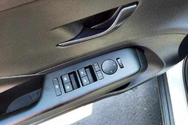 2027 Hyundai Kona SE FWD
