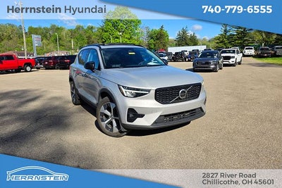 2024 Volvo XC40 B5 Plus Dark Theme