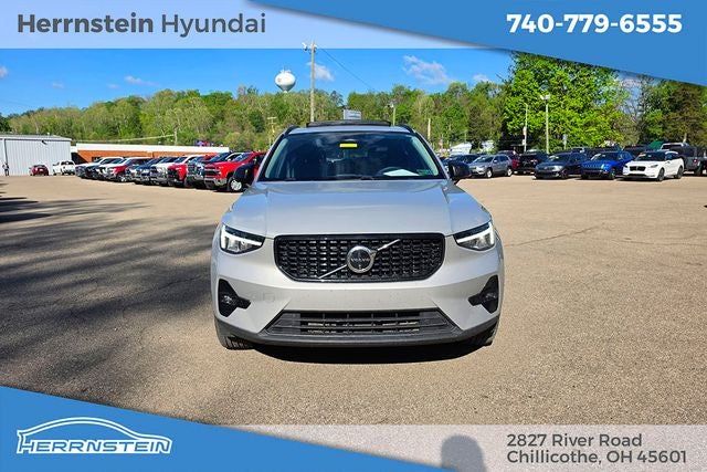2024 Volvo XC40 B5 Plus Dark Theme