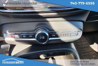 2024 Volvo XC40 B5 Plus Dark Theme