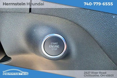 2024 Volvo XC40 B5 Plus Dark Theme