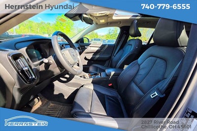 2024 Volvo XC40 B5 Plus Dark Theme