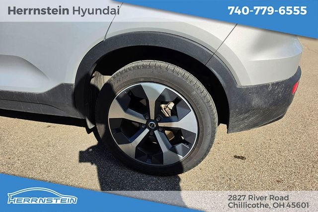 2024 Volvo XC40 B5 Plus Dark Theme