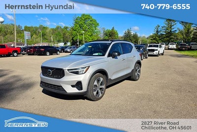 2024 Volvo XC40 B5 Plus Dark Theme