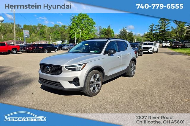 2024 Volvo XC40 B5 Plus Dark Theme
