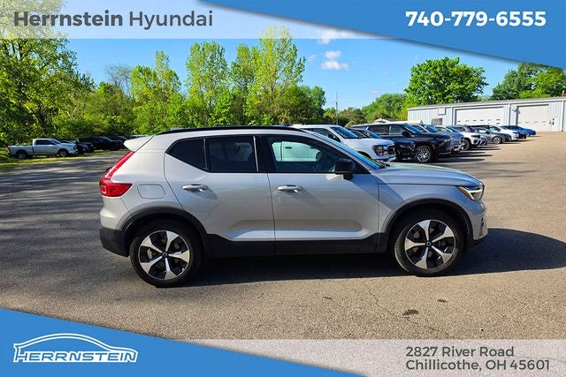 2024 Volvo XC40 B5 Plus Dark Theme