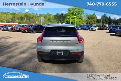 2024 Volvo XC40 B5 Plus Dark Theme