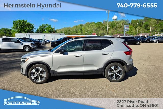 2024 Volvo XC40 B5 Plus Dark Theme