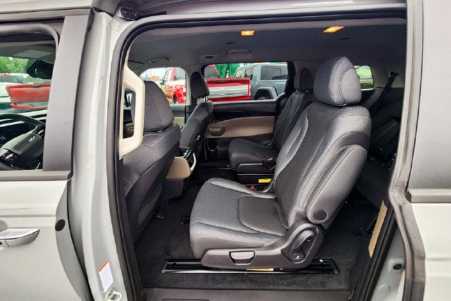2027 Kia Carnival LX