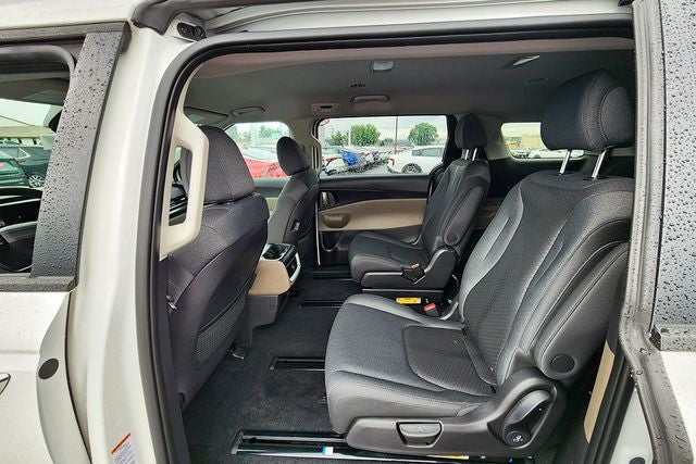 2027 Kia Carnival LX